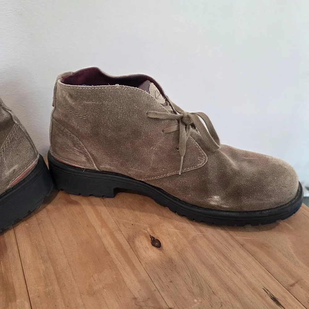 Clarks Men's 11M Brown Suede Chukka Boots Distressed Leather Lug Sole Lace Up